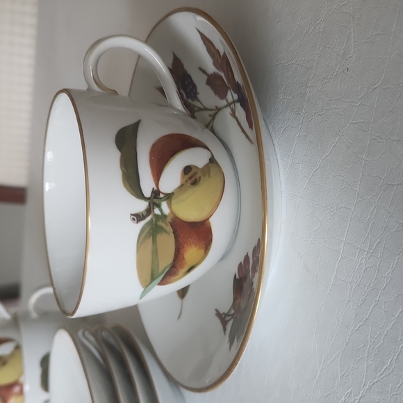 Royal Worcester "Evesham Gold" Cup and Saucer Set of 6 1961 Vintage - Picture 3 of 8